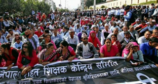 आन्दोलनरत  शिक्षक  र  सरकारबीच  शिक्षा  मन्त्रालयमा  वार्ता  २५  जना  सहभागी